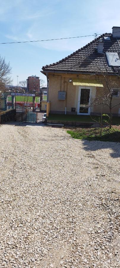 Stadion Apartman - B&B