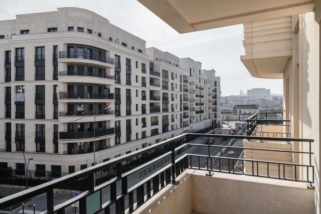 Le Wooden Oasis - spacieux T2 aux portes de Paris - B&B Saint-Ouen