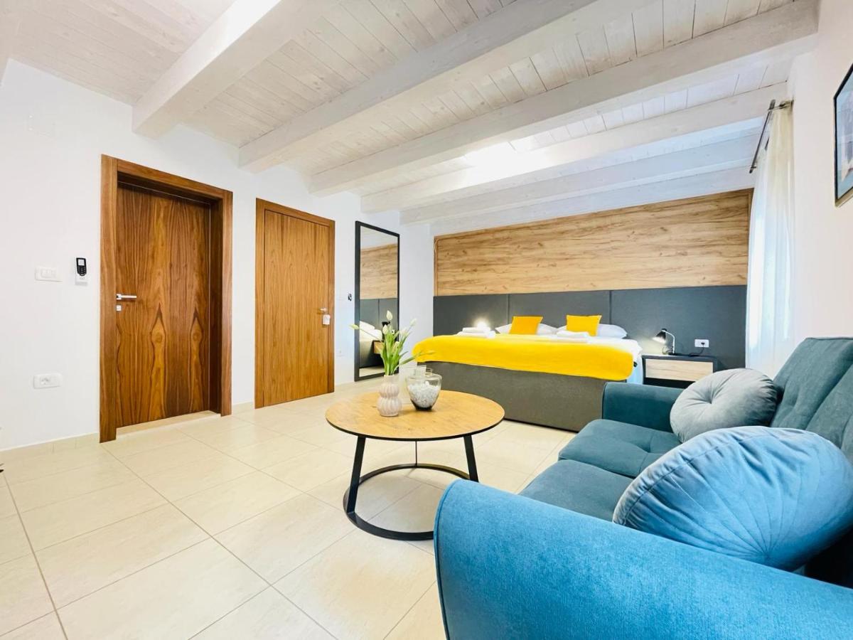 Deluxe Double Room with Shower