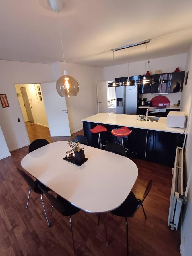 B&B Randers - Stylish Apartment On Pedestrian Street Randers - Bed and Breakfast Randers