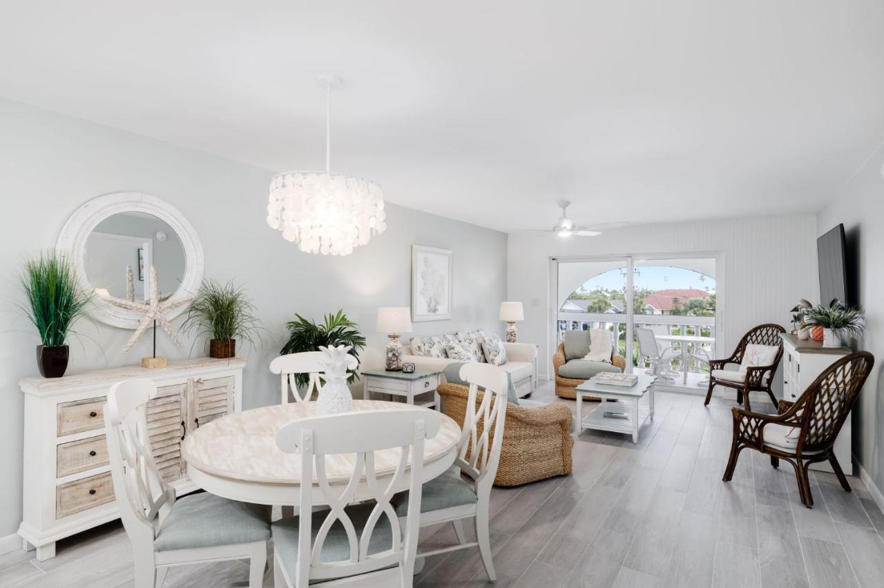 B&B Sanibel - Gorgeous Top Floor Beach Condo at Breakers West - Bed and Breakfast Sanibel