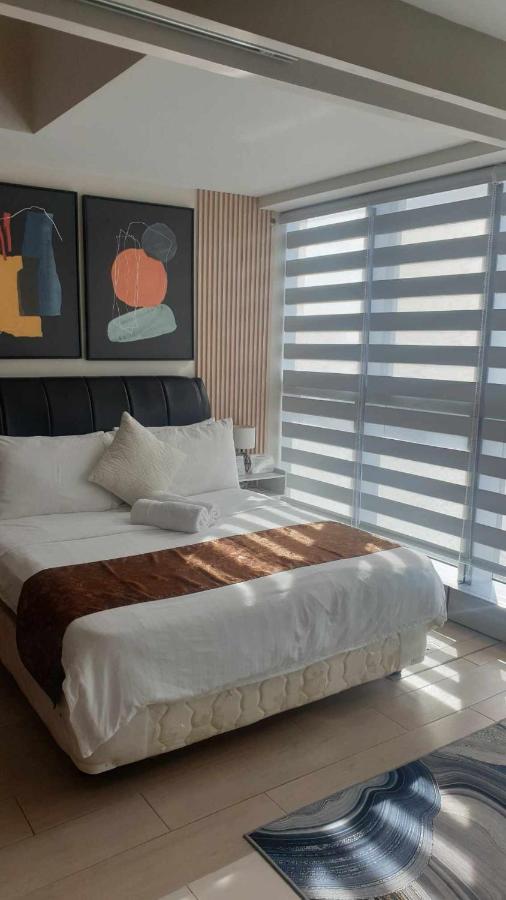 Uptown Parksuites Tower 1 BGC - B&B Manila
