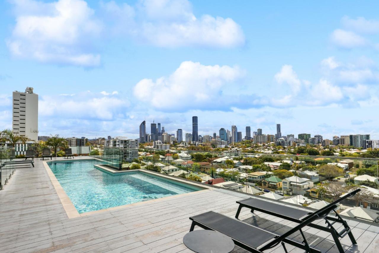 B&B Brisbane - Sleek 1-Bed With Rooftop Pool & Amazing City Views - Bed and Breakfast Brisbane