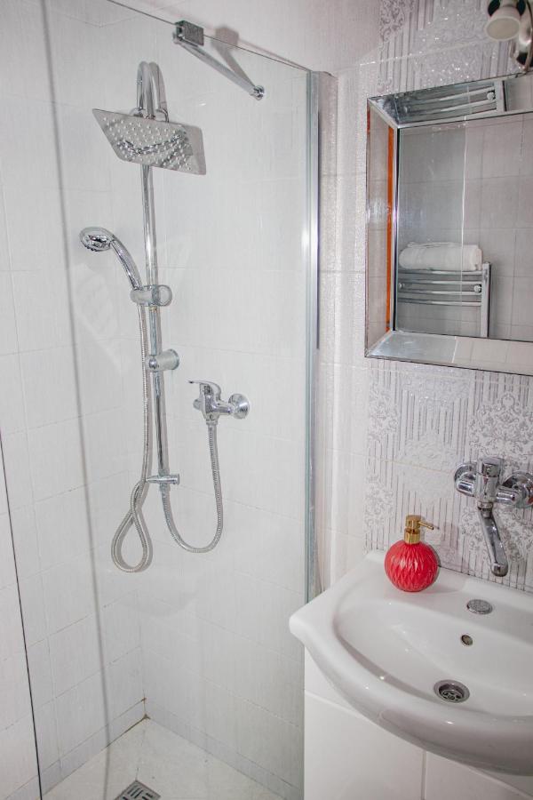 Contact Apartman - Ferienwohnung