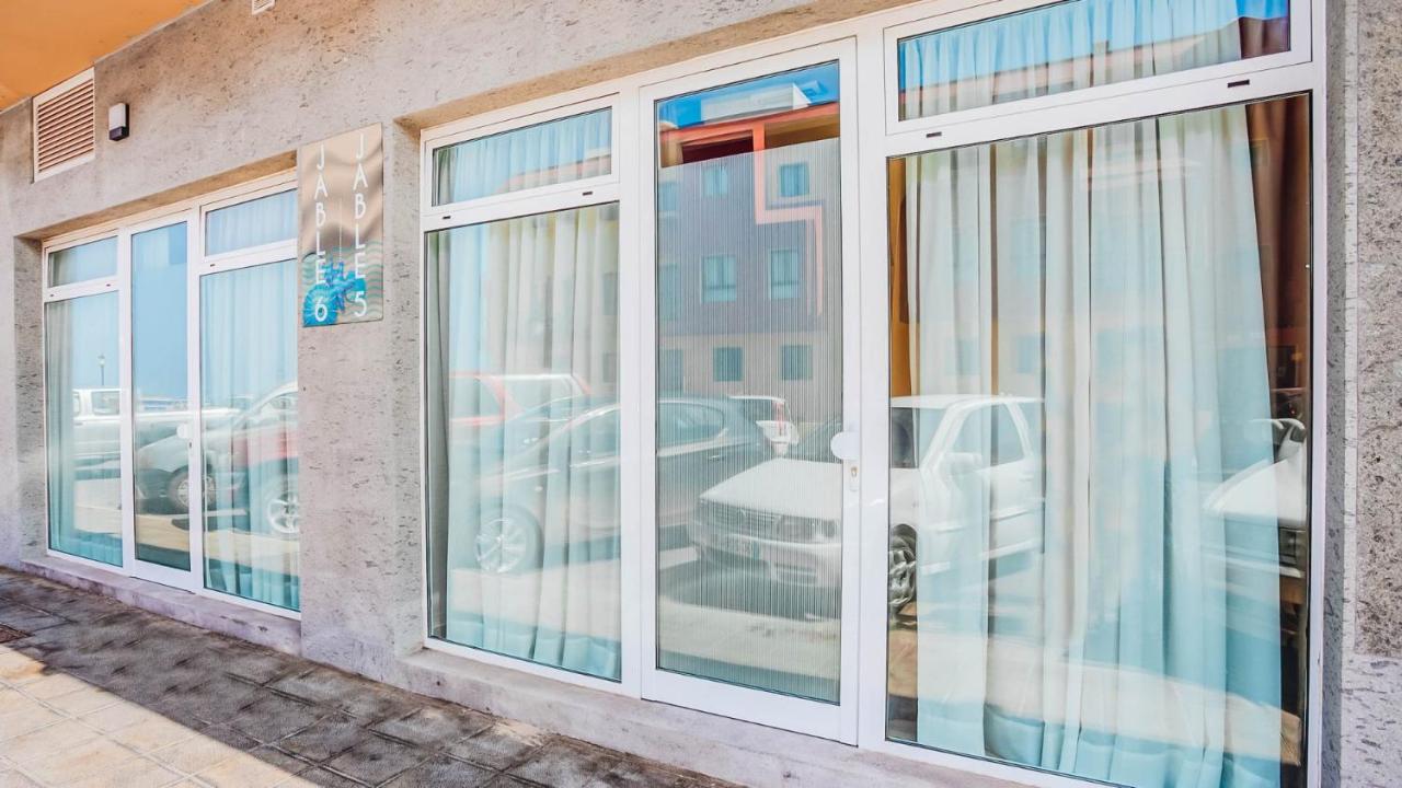 Oceanside Luxury Loft - Fast Wi-Fi - Workstations - B&B Corralejo