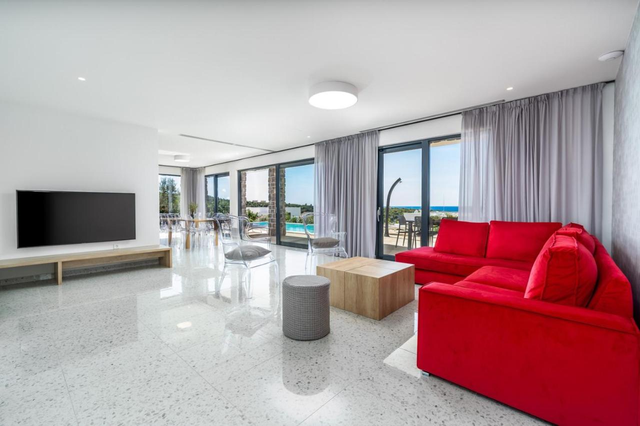 Seaview Villa Dolac with heated pool, a Hot tub, Finnish sauna - Chambres d'hôtes Dolići