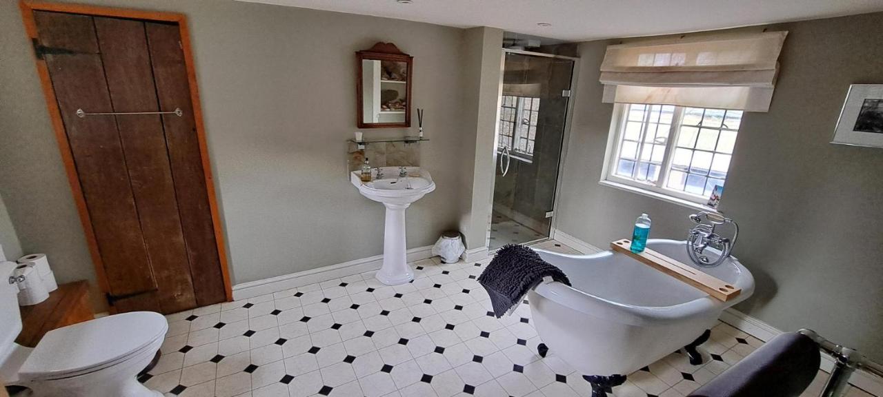 Standard Double Room with Shared Bathroom
