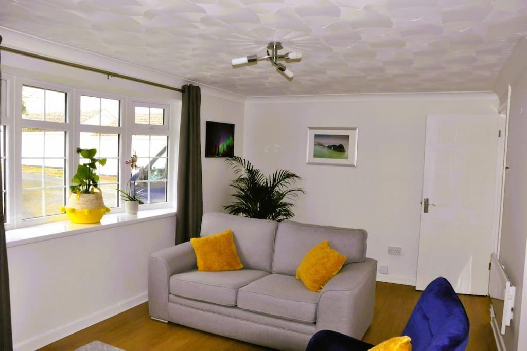 B&B Swansea - Ocean Breeze, Gower Holiday Village. Allows Dogs - Bed and Breakfast Swansea