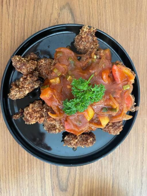 NEW Luxe BEACH villa I Soundproof windows I 9 meters pool I KIDS stay free - B&B Canggu