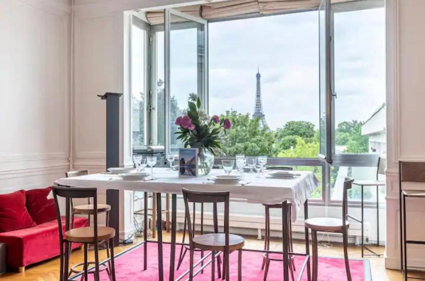 B&B Parigi - 4 bedroom Luxury Eiffel Tower Apartment - Bed and Breakfast Parigi