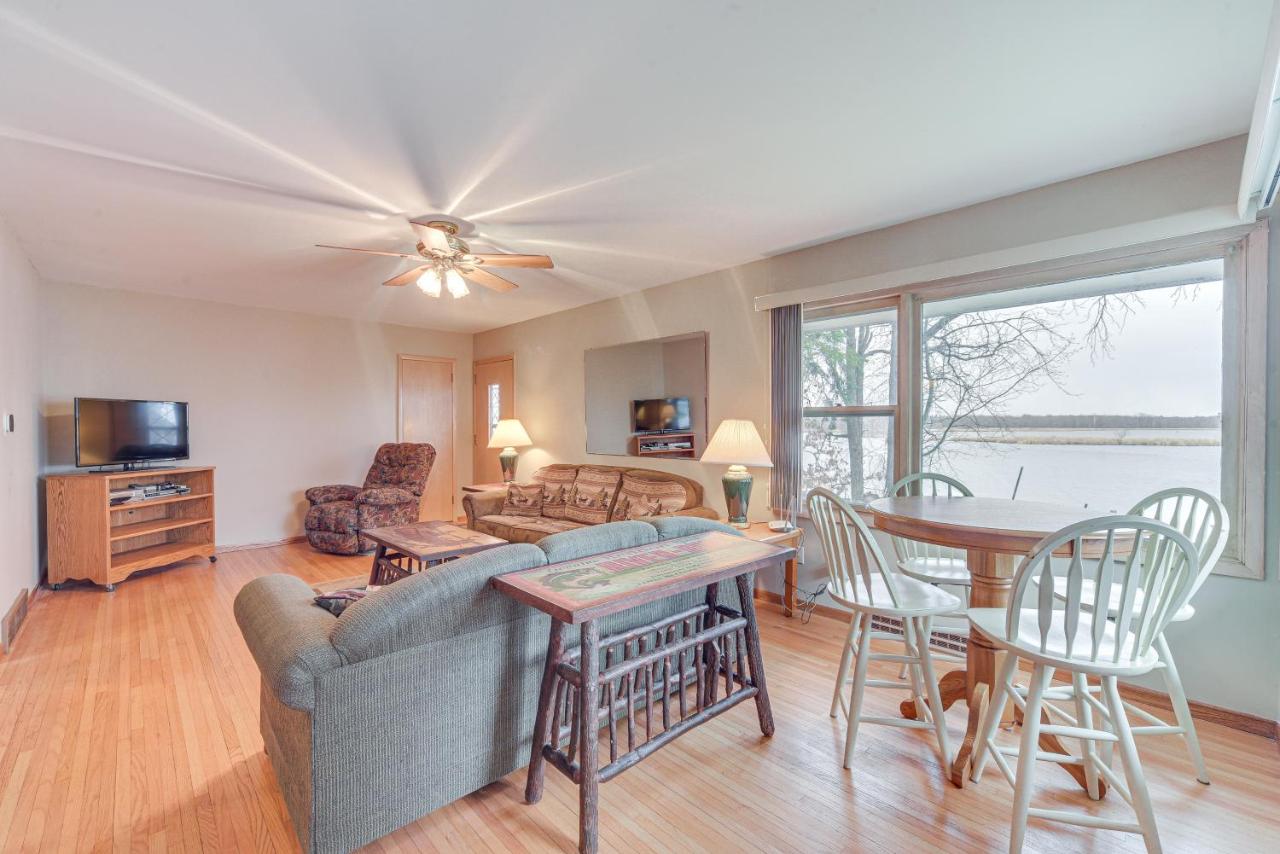 Waterfront Lake Holcombe Getaway with Dock - B&B Conrath