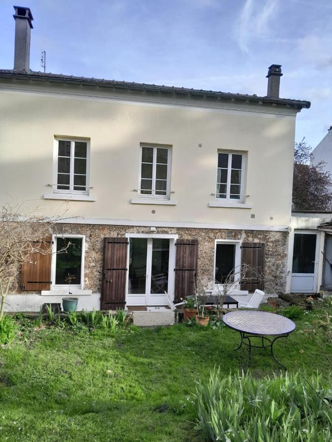 *Countryside in town * Close to Paris* - B&B