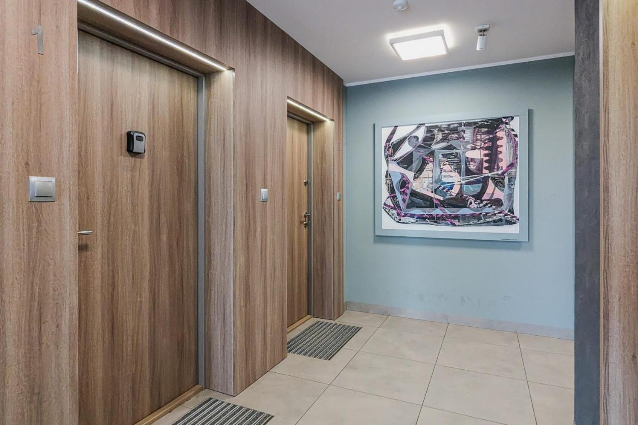 Bright Apartment with Private Garden and Accepting Pets by Noclegi Renters - B&B