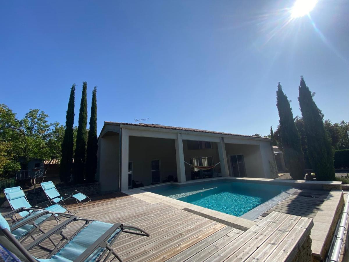 Grande Villa contemporaine à Grignan - Bed and Breakfast