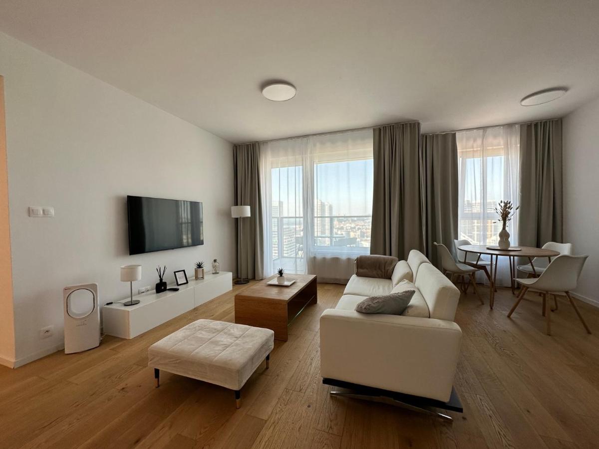 Vyhlad na mesto, 24. poschodie, free parking - Ferienwohnung