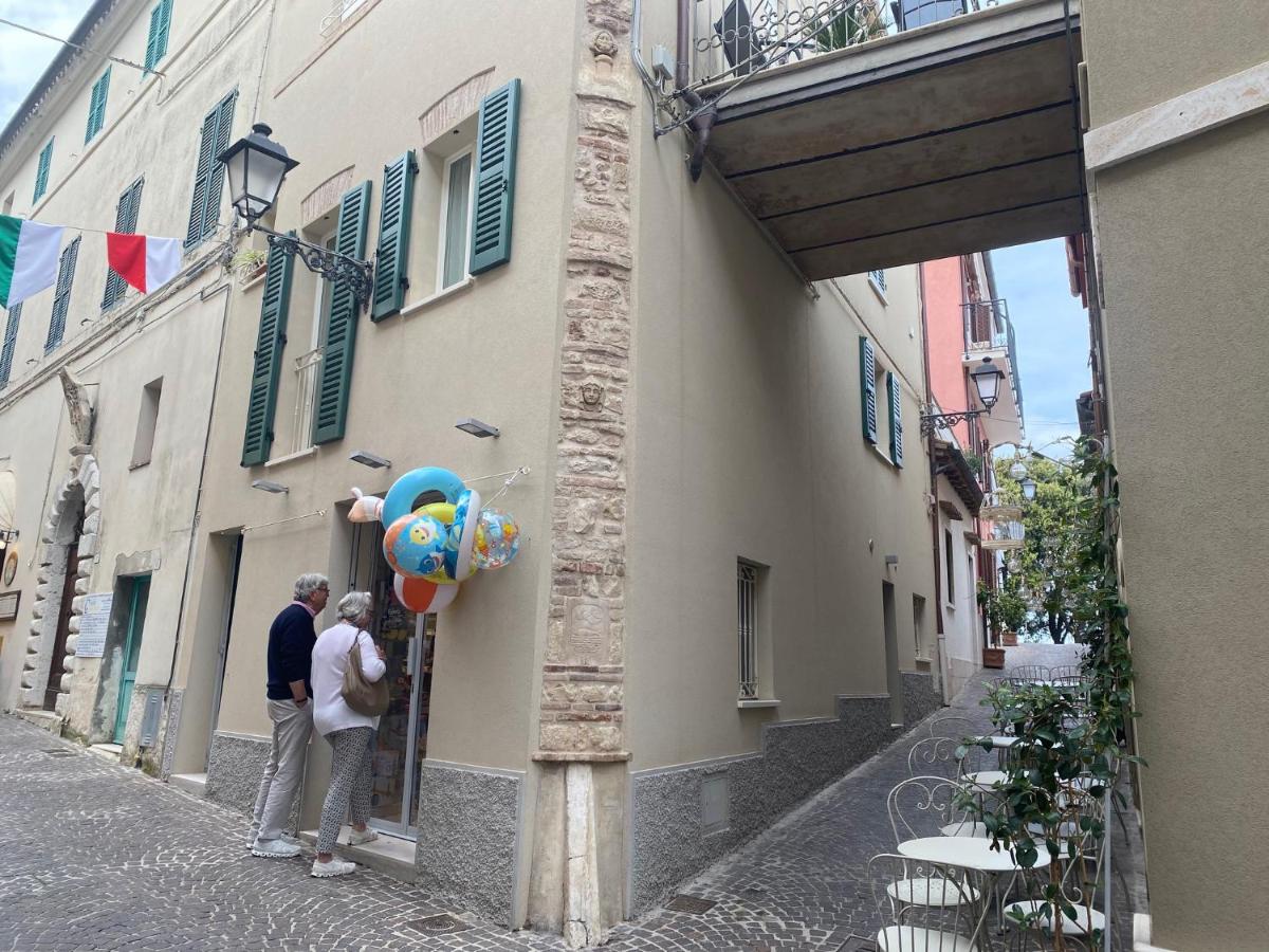 Bilocale ben arredato in centro storico aria condizionata pass auto - B&B