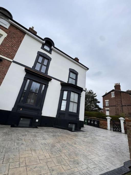 B&B Birkenhead - The Grange - Bed and Breakfast Birkenhead