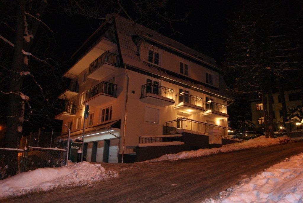 Apartment with Mountain View