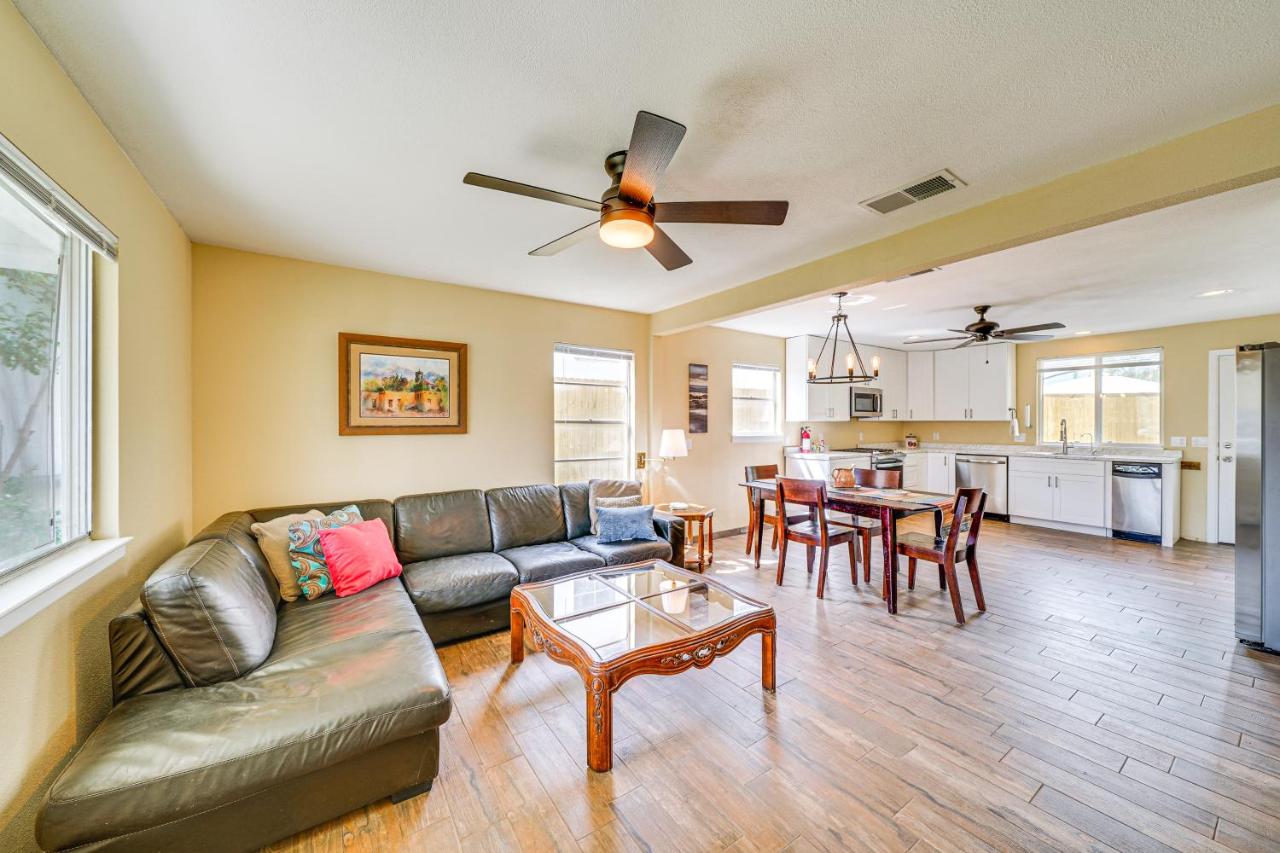 Sunny San Antonio Home Near Downtown Pets Welcome - B&B