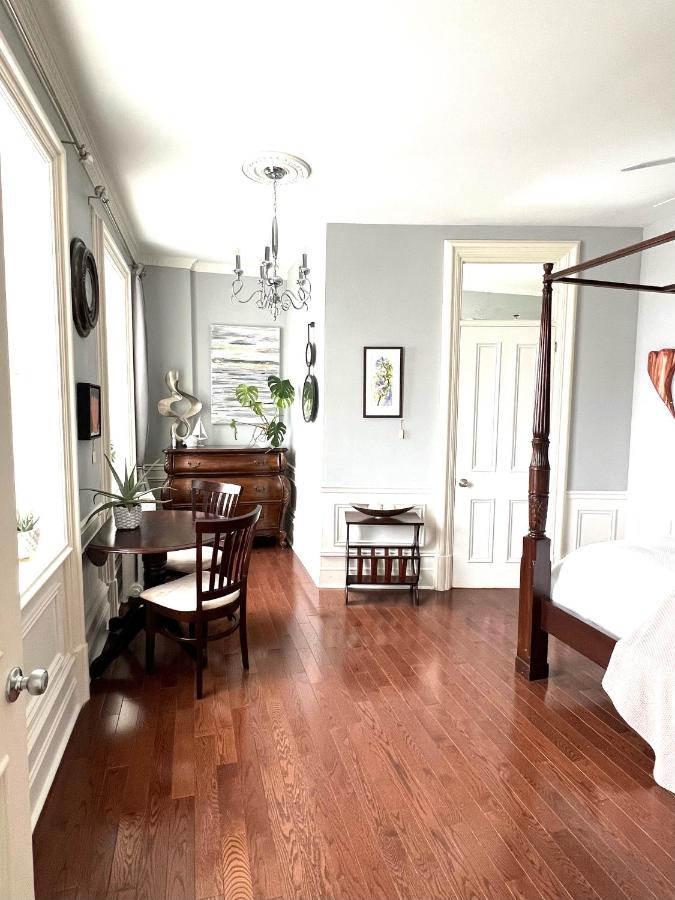 Queen Room with Bath