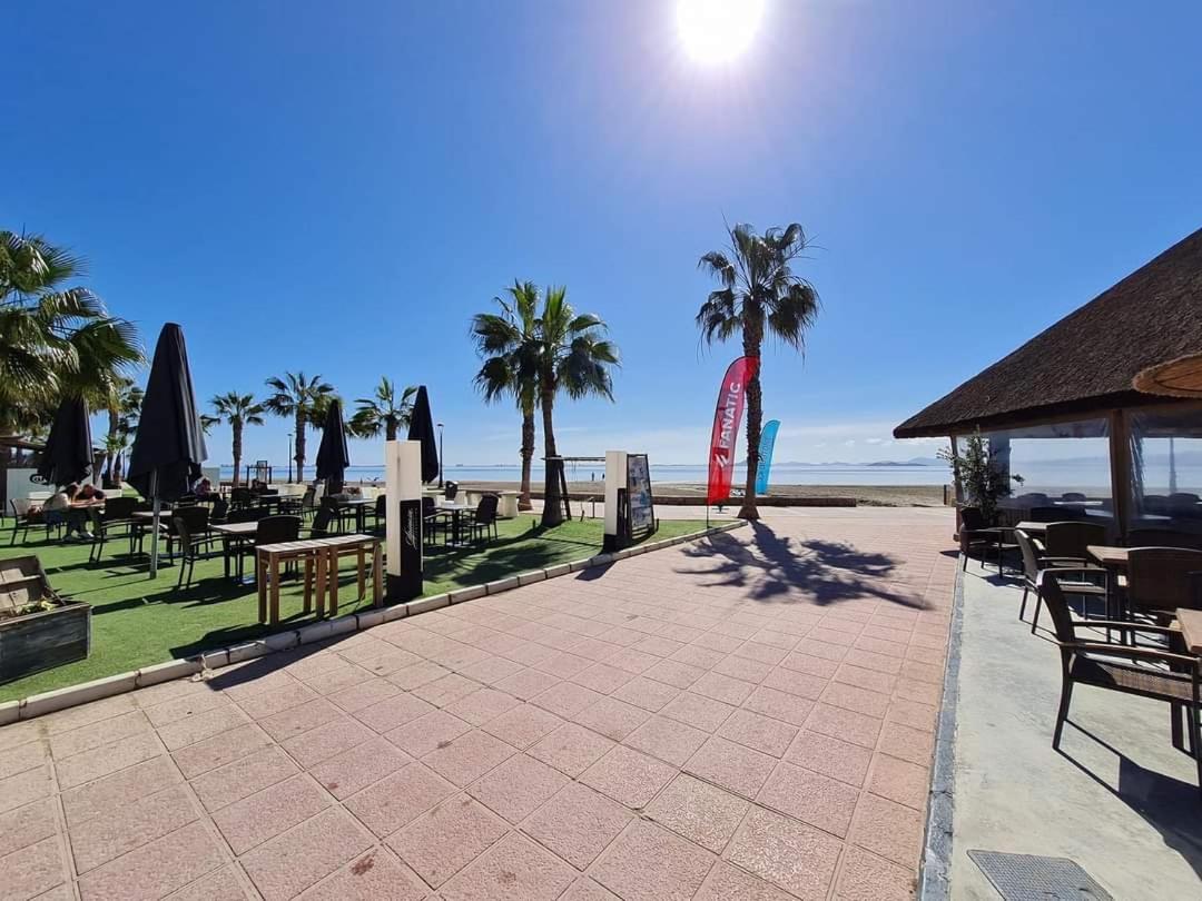 Nueva Ribera Beach Club, Luxury 2 bedroom Apartment with outdoor swimming pool, WIFI and footsteps away from the beach in Los Alcázares - B&B Los Alcázares