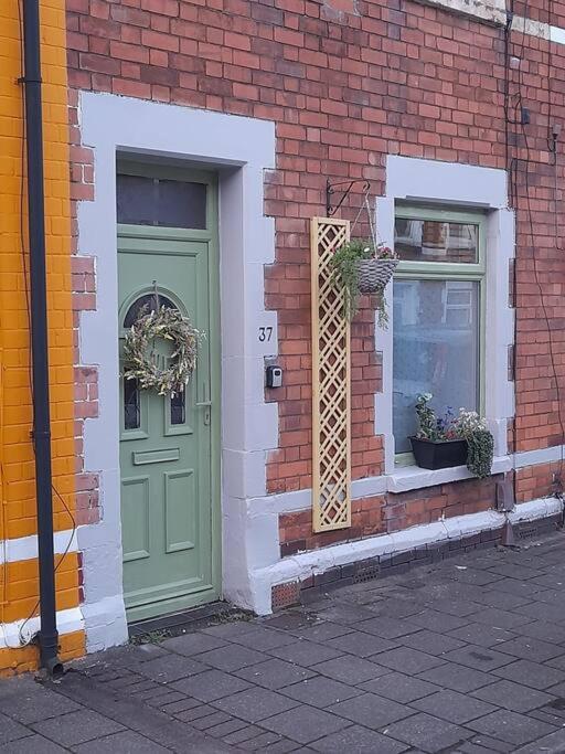 #02 Just the Splott Sleeps 6- 8mins to Stadium - " Perfect for Contractors and Families - Free Parking" - Ferienwohnung Cardiff