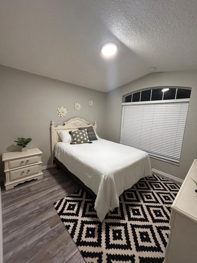 Welcome to LUX Guesthouse! - Bed and Breakfast