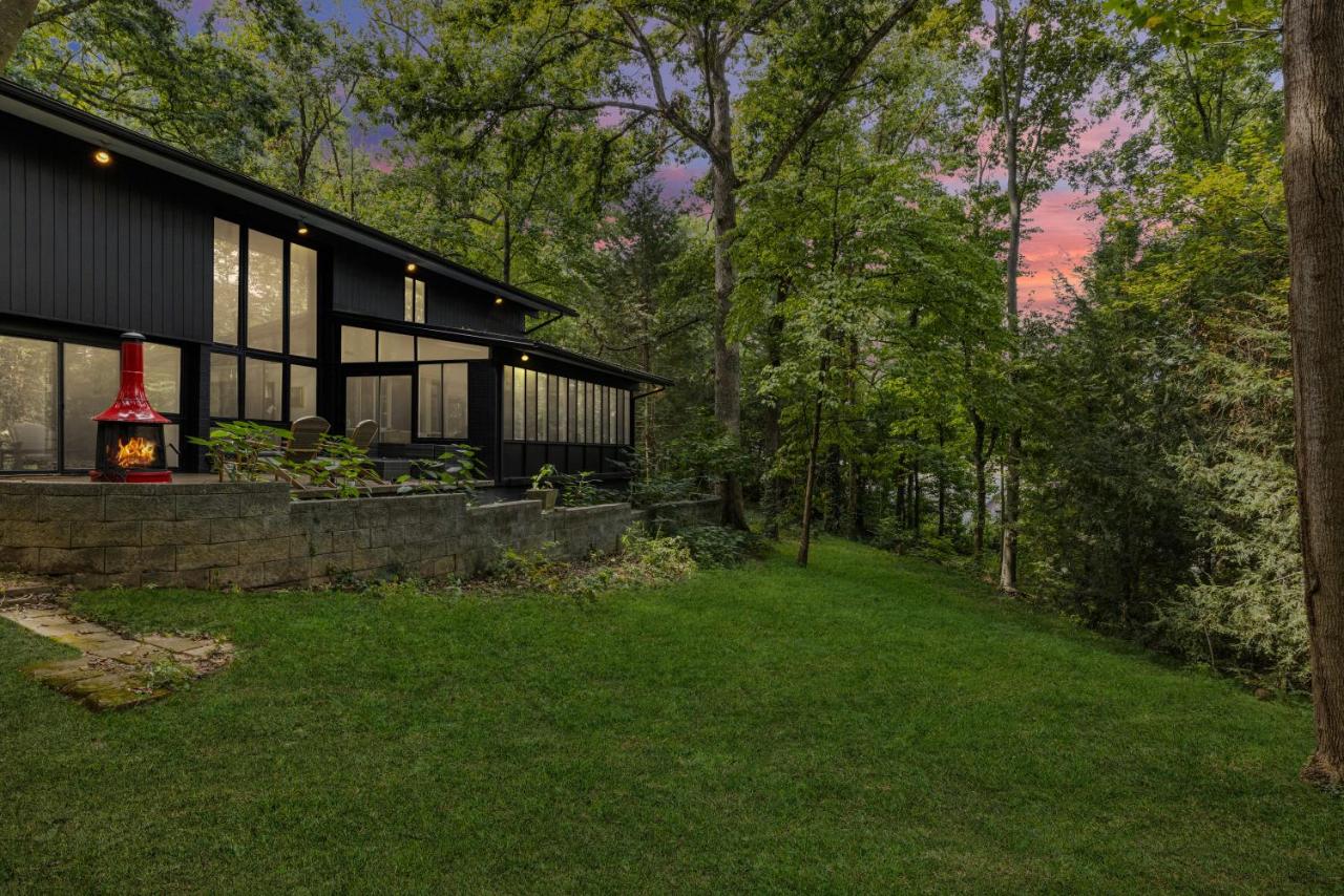 Pineview Haven by KABINO Bright and Modern Open Concept Carport Private Patio Sunroom - B&B