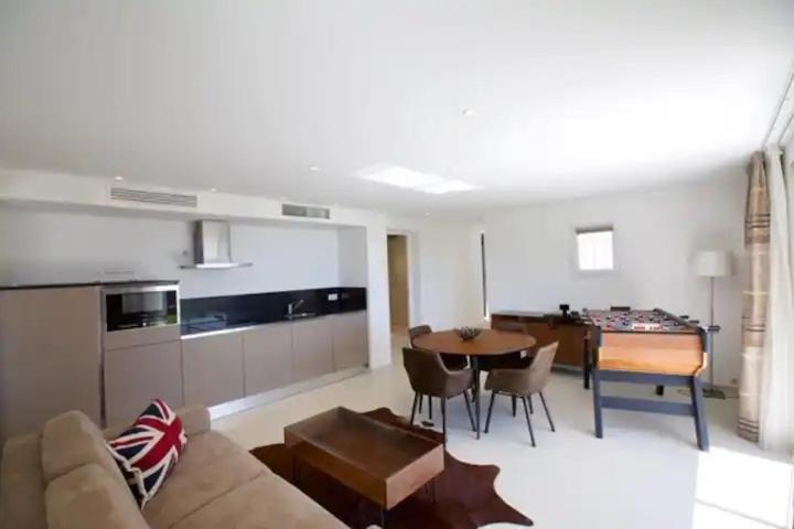 Apartamento de 1 dormitorio con vistas al mar