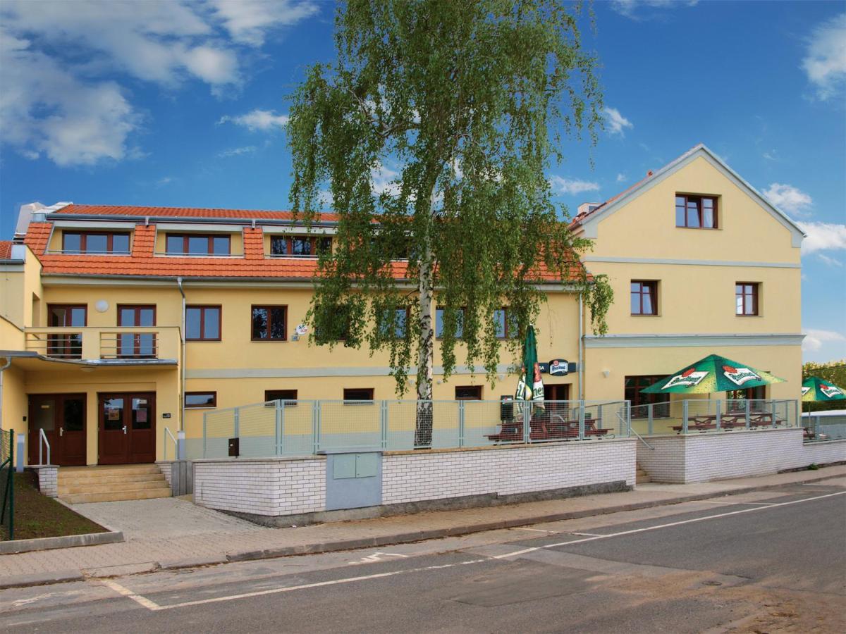 B&B Prague - Penzion a Restaurace Simanda - Bed and Breakfast Prague