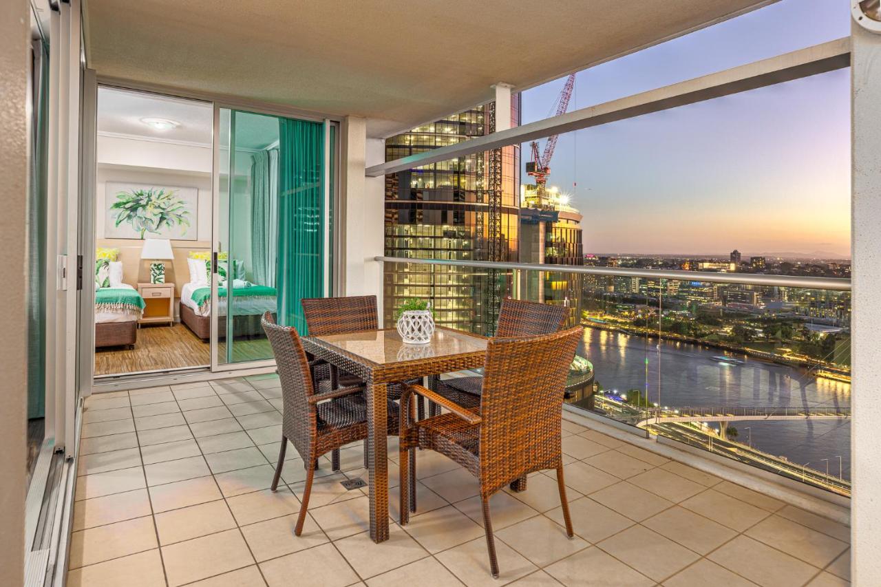 B&B Brisbane - Luxury Oasis with Indulgent River Views - Bed and Breakfast Brisbane