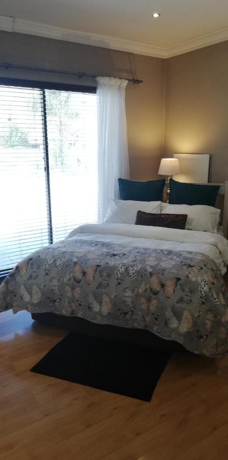 B&B Durbanville - Durbanville Luxury Living Private Room - Bed and Breakfast Durbanville