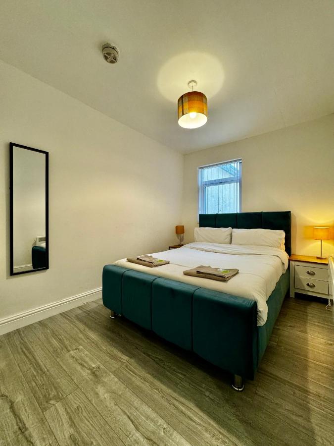 RNM - Business Contractor & Travellers Choice, Private Access & Entire Place, Kitchen & Washroom with amenities, Smart Tv, Easy Access, Fast WiFi, Parking Nearby, Great transport links - B&B