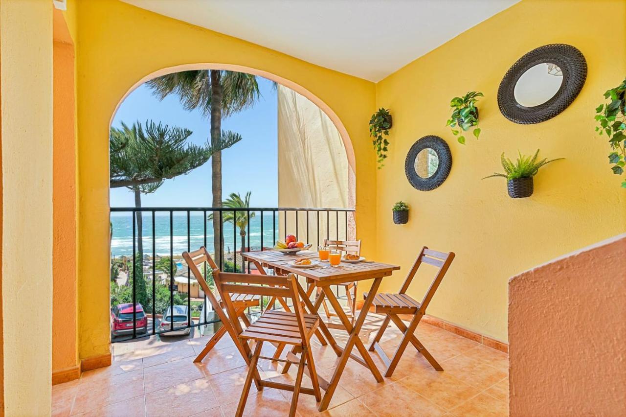 Beachfront Doña Lola Apartment - B&B