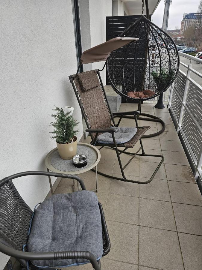 2 Bed Apartment in Zyrardow - Chambres d’hôtes