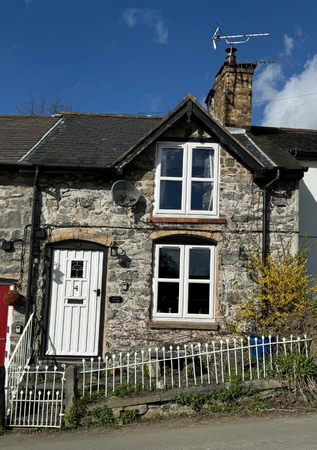 B&B Llanrhaeadr-ym-Mochnant - Annie’s Cottage - Bed and Breakfast Llanrhaeadr-ym-Mochnant