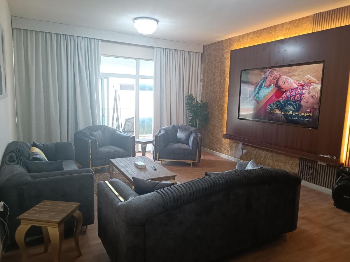 Apartamento de 2 dormitorios con balcón y vistas al mar