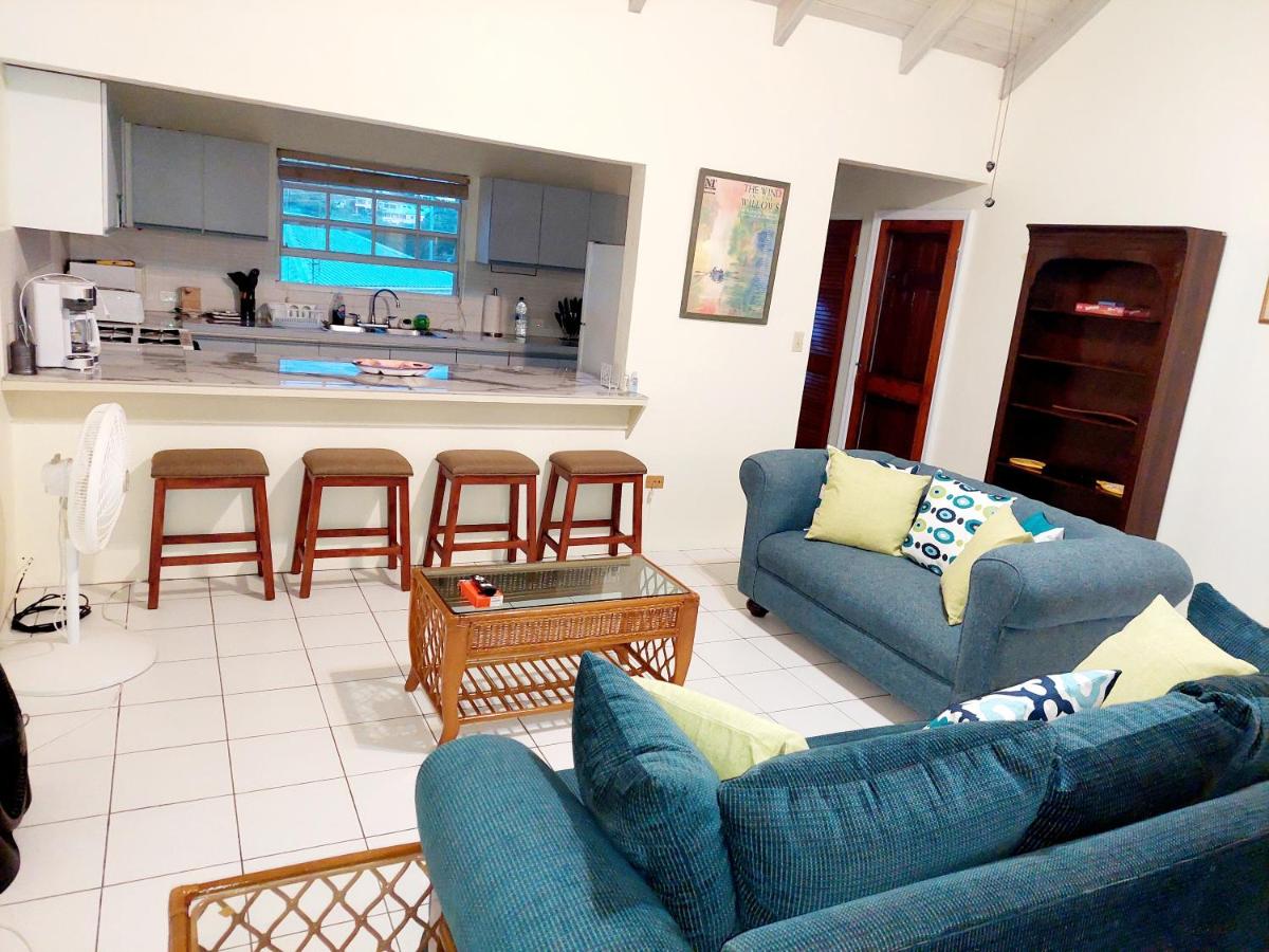 B&B Carlisle - Beautiful 2-Bedroom Near Airport - Powell's Main Road, Antigua - Bed and Breakfast Carlisle