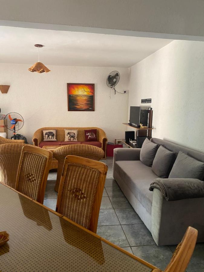 Stunning 2BR Apartment - near Flic en Flac beach! - B&B