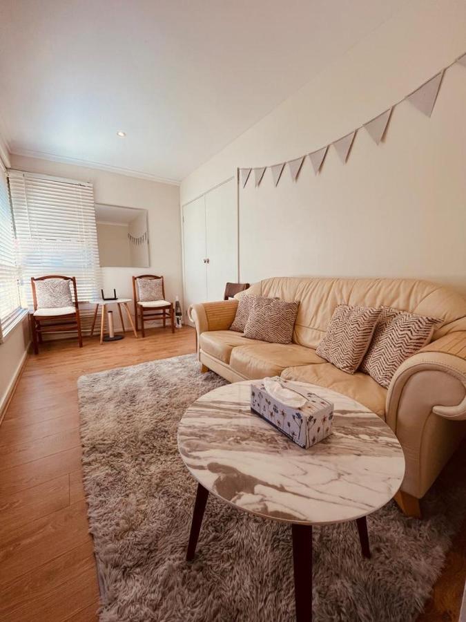 B&B Frankston - Cosy 3 bedroom family home near beach and shops - Bed and Breakfast Frankston