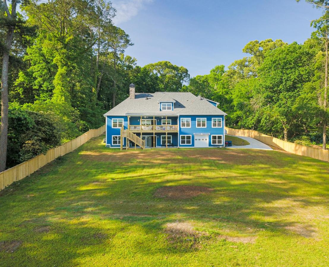 Luxury Lakefront Getaway Near Atlanta and Perfect for FIFA Visitors - Chambres d'hôtes Jonesboro