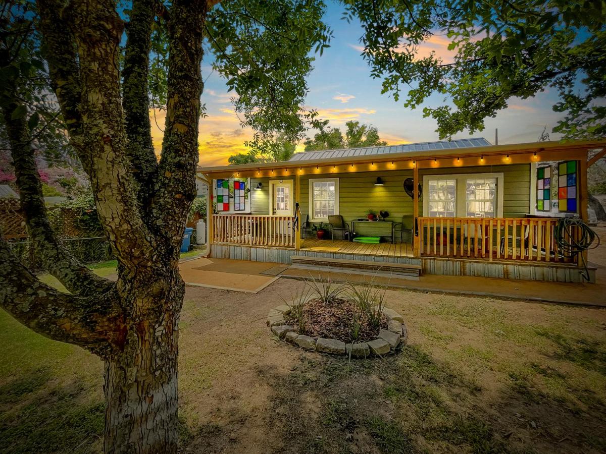 Cherry Street Star - B&B Bandera