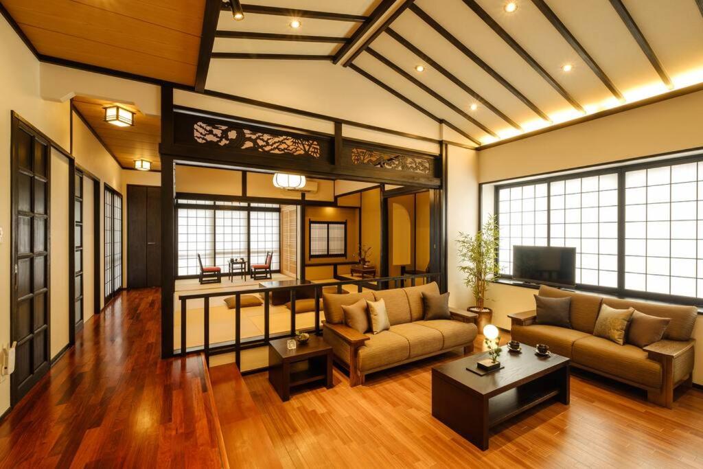 古民家が、匠の腕により大変身！洗練された【和】の空間をご堪能ください - B&B Nago