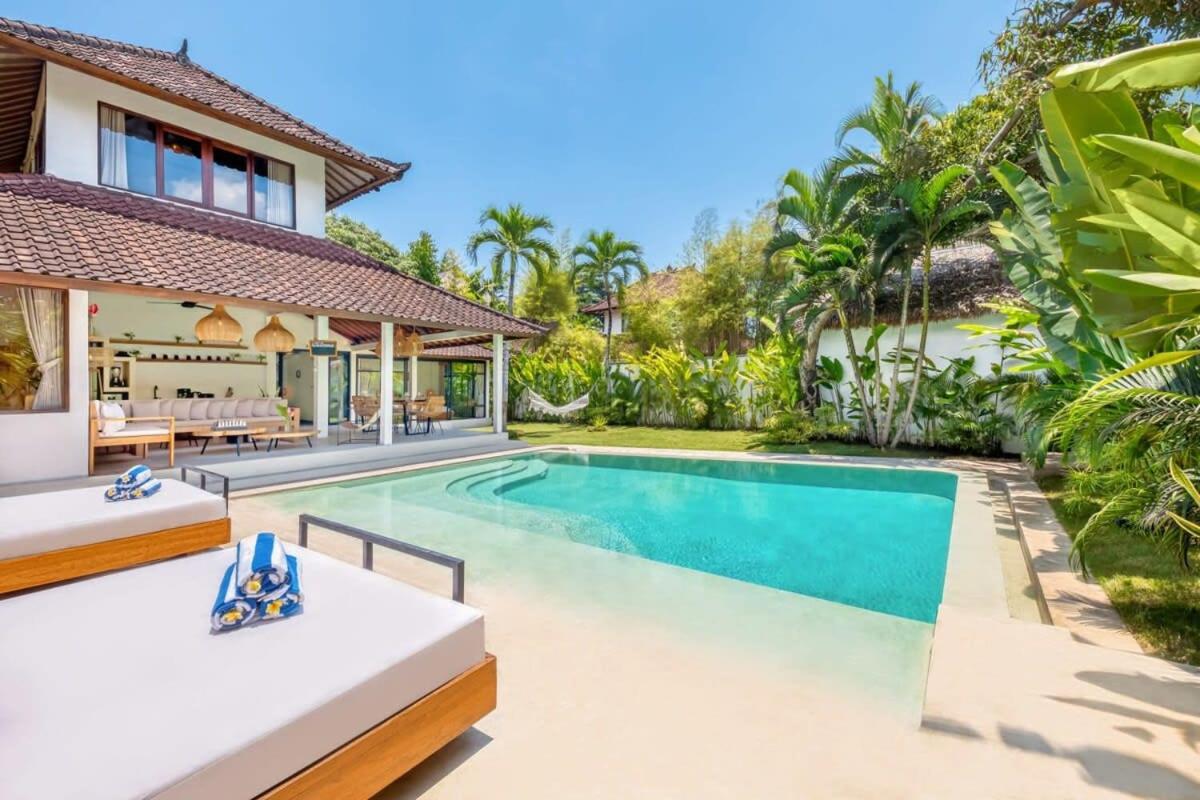 Villa Baladeva - 5 BDR Luxury Villa with huge private Pool - Chambres d’hôtes Kuta