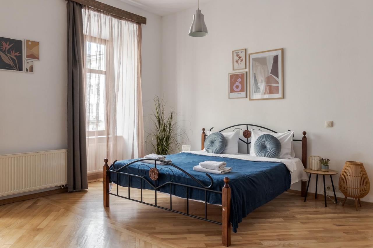 Apartment mit Balkon