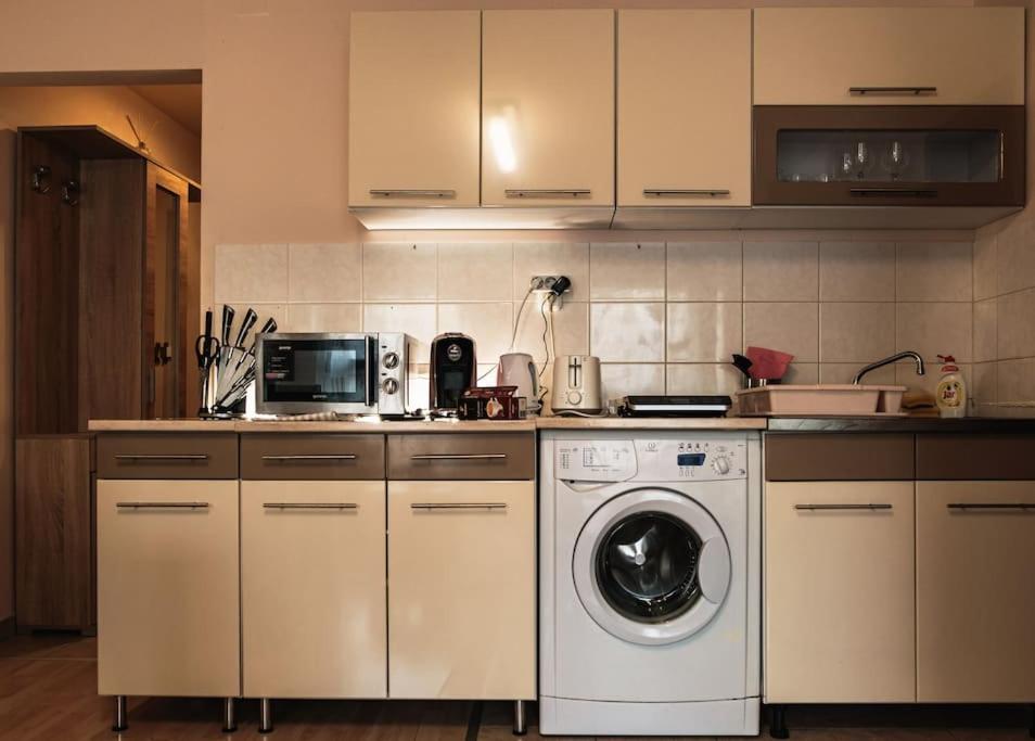 Orczy Forum apartment with free parking - B&B Budapest