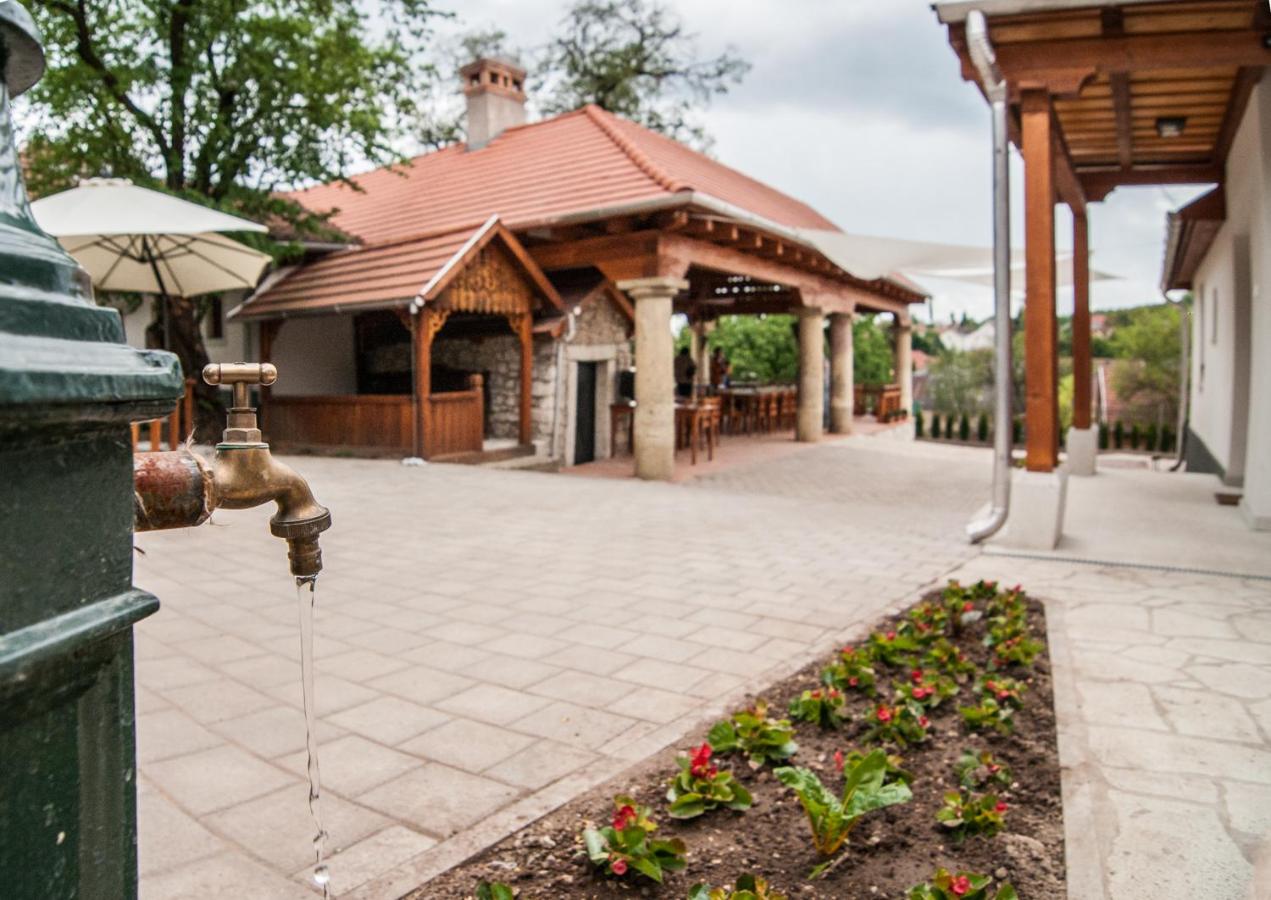 Zsirai Guest House - Bed and Breakfast