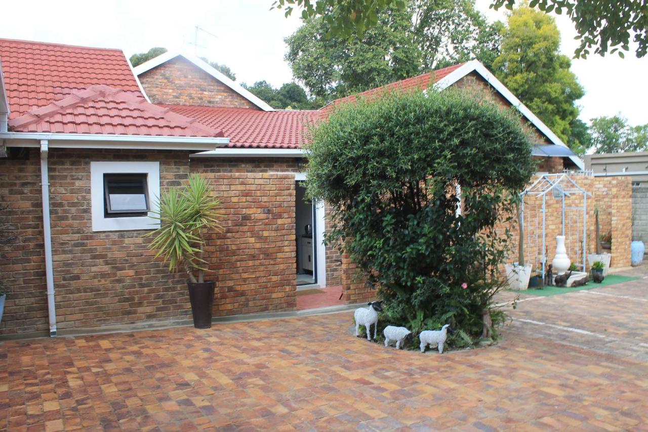 URRR Casa on Msasa - B&B