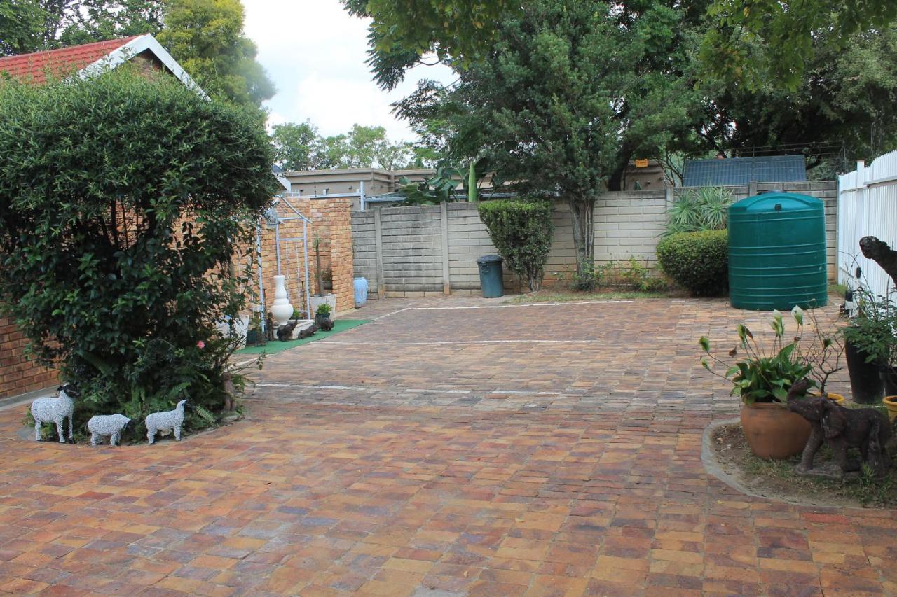 B&B Randburg - URRR Casa on Msasa - Bed and Breakfast Randburg