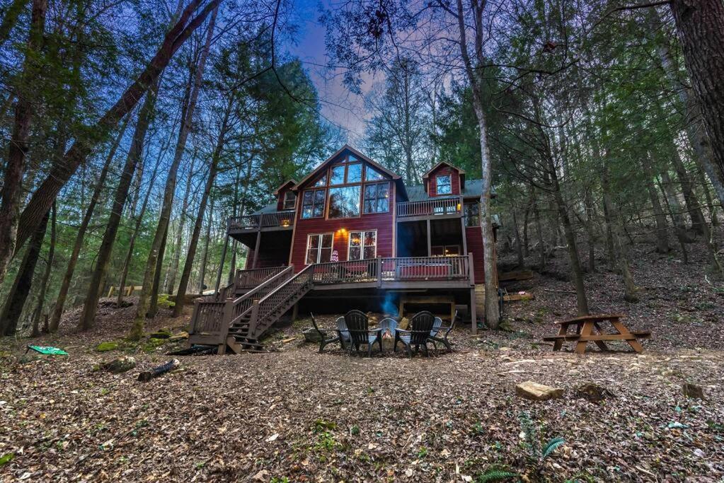 B&B Ellijay - Private Creekside Cabin+Hot Tub,Pool Table, & Pets - Bed and Breakfast Ellijay